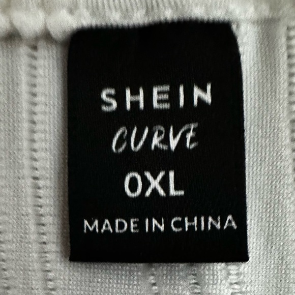 White detail tank top - Picture 3 of 7